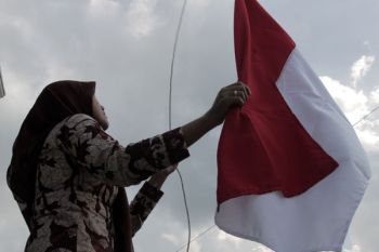 Rayakan HUT RI, Merah Putih Berkibar di Danau Burley Griffin