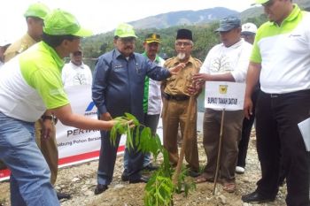 Pertamina Hijaukan Kawasan Singkarak dan Lereng Marapi