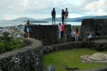 Benteng Keraton Buton akan Dibungkus Tenun