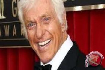  Aktor Dick Van Dyke Lolos Dari Kebakaran Mobil