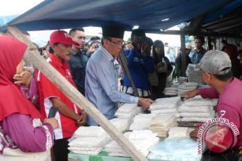 Cawagub Sofyan Alex "Blusukan" ke Pasar