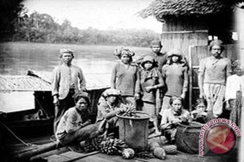 Foto Peristiwa Abad XVII Suku Dayak Dipamerkan