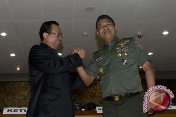 Panglima TNI ucapkan selamat kepada Komjen Sutarman