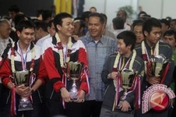 Tontowi Ahmad Diguyur Bonus Rp400 juta