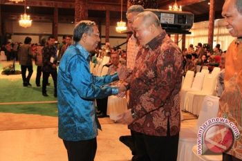 Sepuluh gubernur terima penghargaan bidang iptek nasional