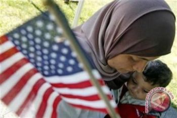 13 Muslim AS Menang Gugatan Pencekalan