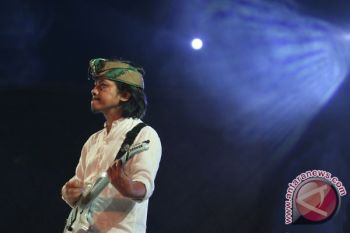  Dewa Budjana Pamerkan 34 Gitar Lukis