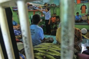 Di Kedungpane, Satu Petugas Amankan 82 Napi