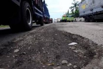 Awas, Jalan Selatan-Selatan Bergelombang dan Berlubang