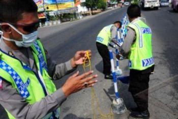 PASANG PEMISAH JALAN
