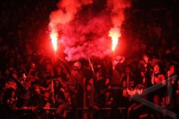 Petasan Aremania Bakar Restoran Ocean Garden 