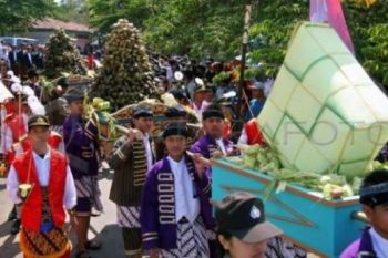 Warga Dawung Magelang Gelar Grebeg Kupat