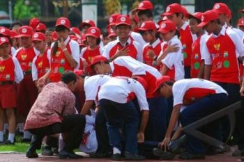 Puluhan Peserta Upacara di Simpang Lima Pingsan 