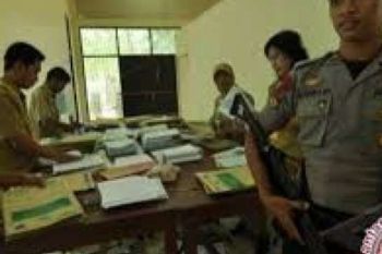 Panwaslu Dumai Diminta Usut Pengrusakan Baliho Cagub