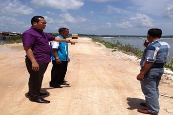 Tinjau Jalan Pering-Penagi/Foto Komisi III DPRD Kepri