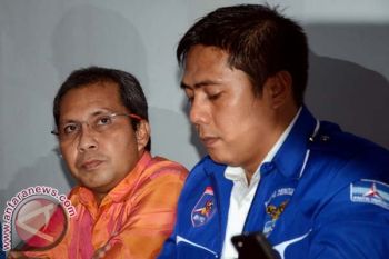 Pasangan Dia Berbagi Berkah Jelang Lebaran 