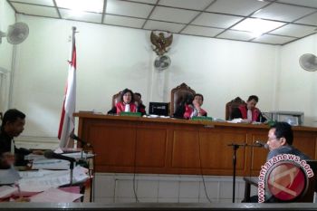 Kesaksian Sekretaris DPRD Empat Lawang berbeda dengan terdakwa 