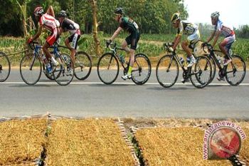  Pebalap Spanyol Juarai Etape Kedua TdEJ 2013