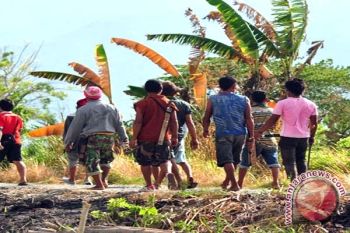  Ormas Lawan LSM di Karawang Dua Mobil Hangus