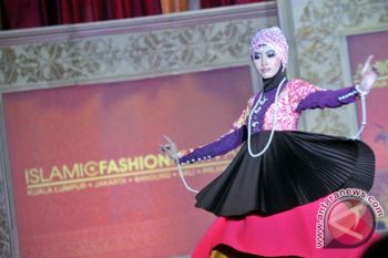 Perancang asal Sumsel tampilkan busana khas daerah