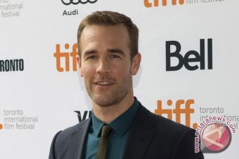 James Van Der Beek lelang benda kesayangan Dawson’s Creek, apa saja?