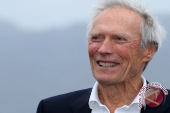  Istri Clint Eastwood Ajukan Cerai