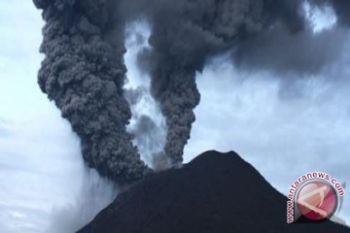 Gunung Sinabung meletus pukul  02.51 WIB