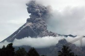 Gunung Marapi Kembali Semburkan Abu Vulkanik
