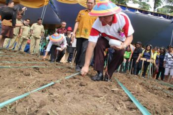 Pencanangan &amp;quot;Gerakan Pengembangan Kawasan Kedelay&amp;quot; di Minut