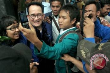 Demokrat Rugi Jika Pertahankan Ruhut