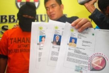 Tipu CPNS, Oknum Polisi dan Guru Ditahan
