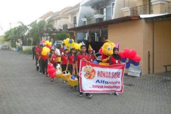 Alfamart Bagi-Bagi Kejutan ke Pelanggan