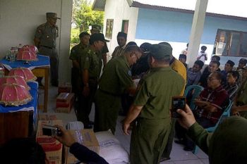 Pemkab Kolaka Bantu Korban Banjir Mowewe