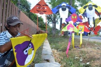 Perajin Layang-layang Hias