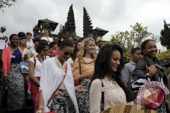 Miss World Kunjungi Besakih