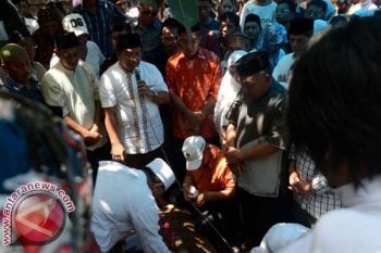 Ribuan Massa Antar Adik Walikota Makassar ke Pemakaman 