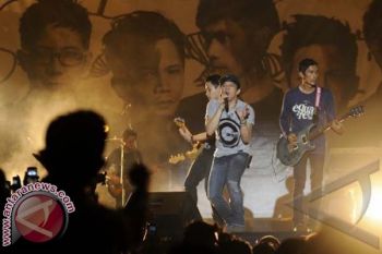 Konser Noah di Mamuju Diguyur Hujan 
