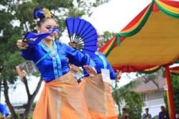 Boediono "Nekad" Berpantun di 'Negeri Pantun'