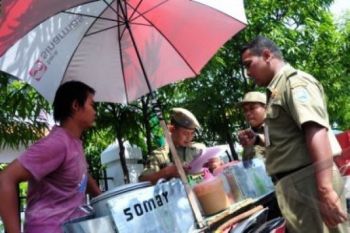 Bikin Macet, PKL di Jalan Sosrokartono Kudus Ditertibkan