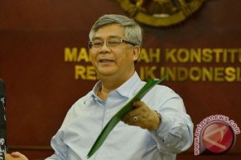 MKH Tidak Diperlukan Jika Status Akil Tersangka