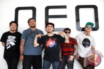 Polisi Buru Penyiram Air Keras Vokalis Saint Loco 