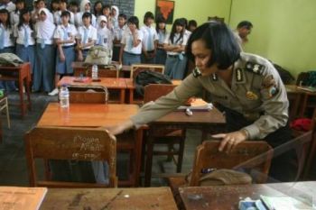 Polisi Razia Obat Berbahaya di Sejumlah Sekolah