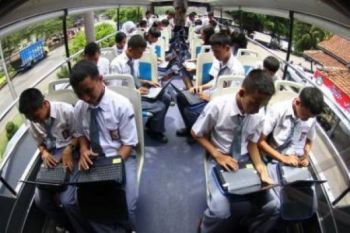 Ganjar Memotivasi Siswa SMK Agar Jadi Bos