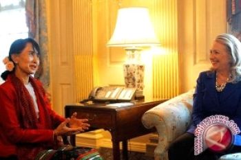  Film Hillary Clinton Batal Dibuat