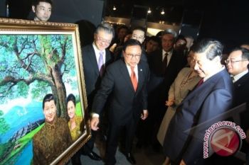 Dipo Alam lukis Presiden China XI Jinping berbatik
