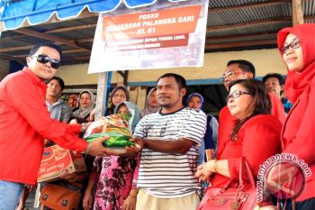 PDIP Bantu Korban Kebakaran Pasar Palangka Sari 