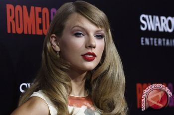 Taylor Swift sabet penghargaan penulis lagu country terbaik