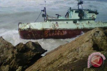 Polisi terus mencari korban kapal karam 