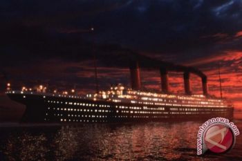 Komposeer "Titanic" hilang dalam kecelakaan pesawat