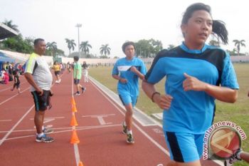 Stadion Pahoman Yang Kotor Dibersihkan